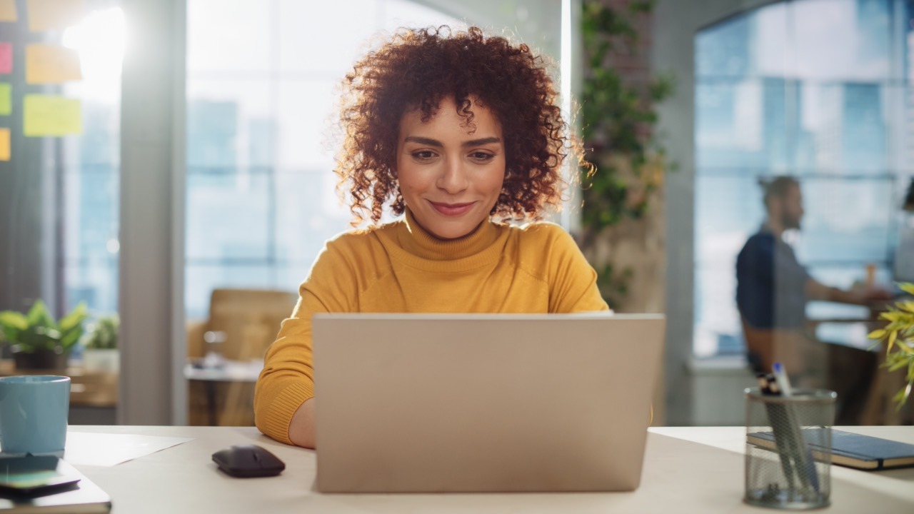 IT administrator reviewing centralized fax transmission audit logs, department usage reports, and connector health monitoring in the Faxination cloud administration portal